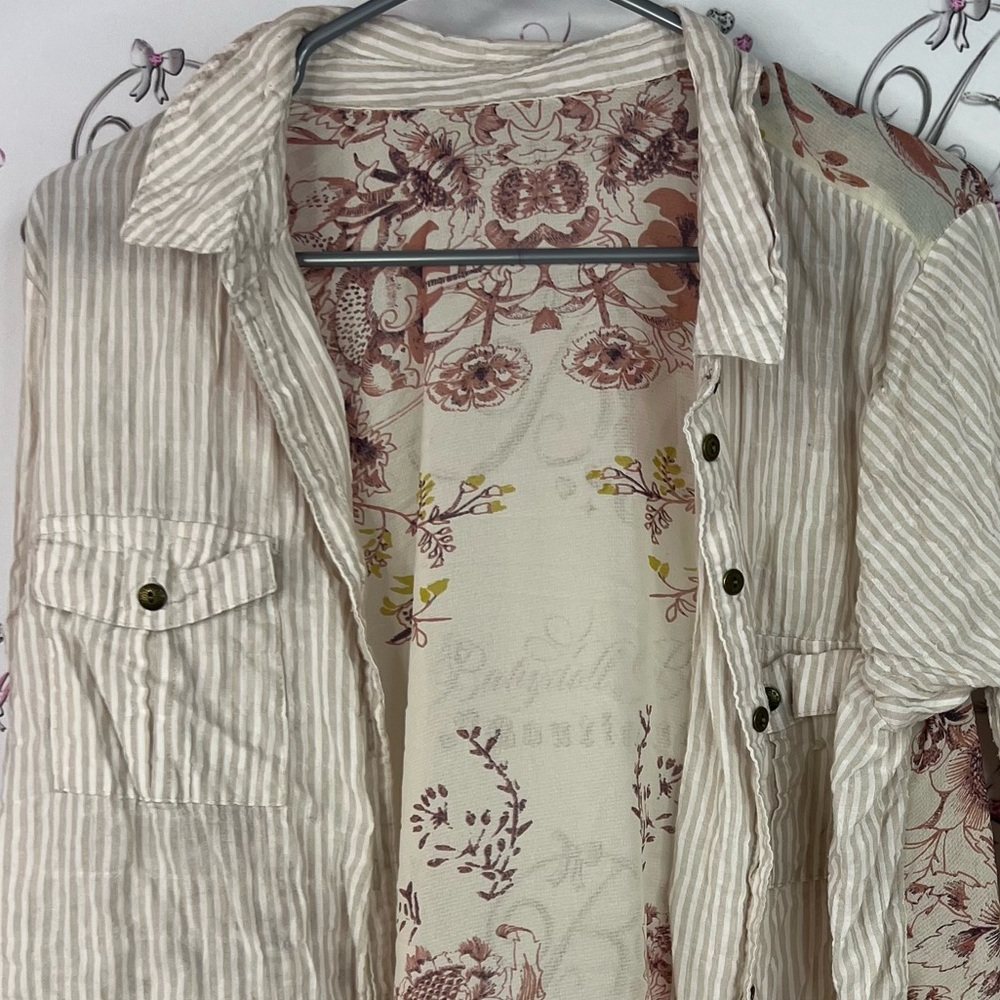 Button up floral back flowers Striped Button-Up Shirt with Floral Lining - Picture 5 of 7